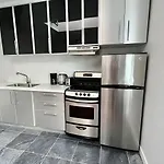 Spacious 1Bdr Mezzanine On Bishop Central Mtl Zx8