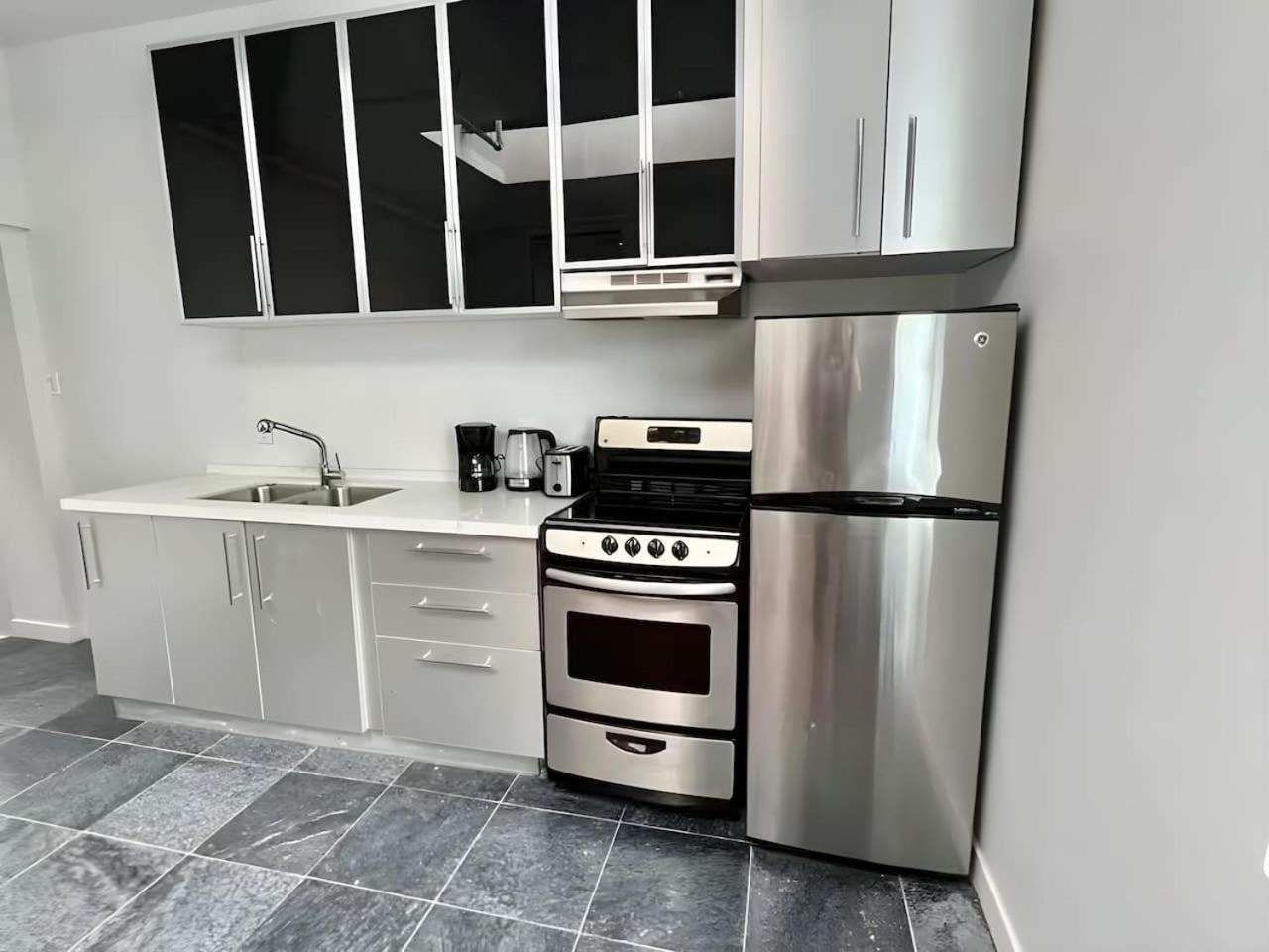 Spacious 1bdr Mezzanine On Bishop Mtl Zx8 Apartment *