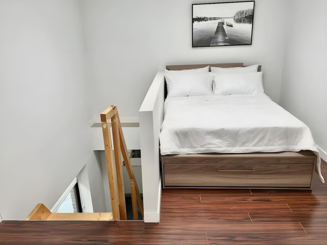 Spacious 1bdr Mezzanine On Bishop Mtl Zx8 Apartment Montreal