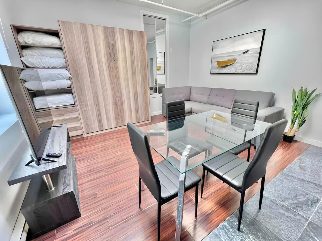 Apartment Spacious 1bdr Mezzanine On Bishop Mtl Zx8 *